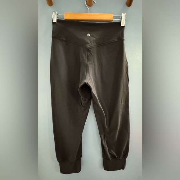 Lululemon Align Jogger Crops *23” - Size 6 - Picture 8 of 10